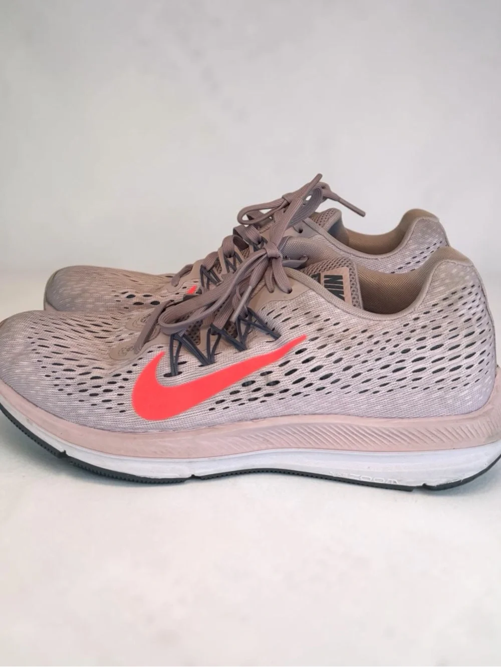 Nike Air Zoom Winflo 5 Particle Rose Running Shoes - Women's Size 9